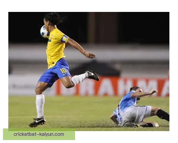 内马尔单车踩球技巧展现个人突破能力